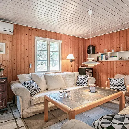 3 Bedroom Gorgeous In Aakirkeby بيت للعطل