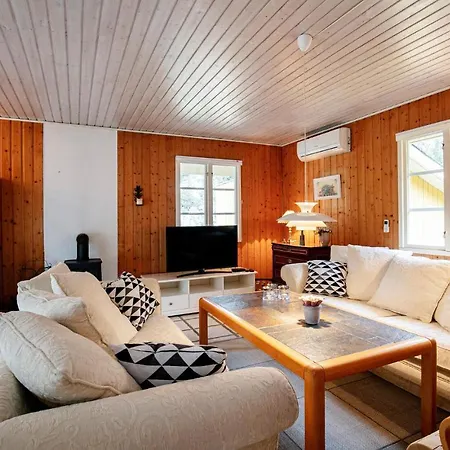 3 Bedroom Gorgeous In Aakirkeby Vester Somarken